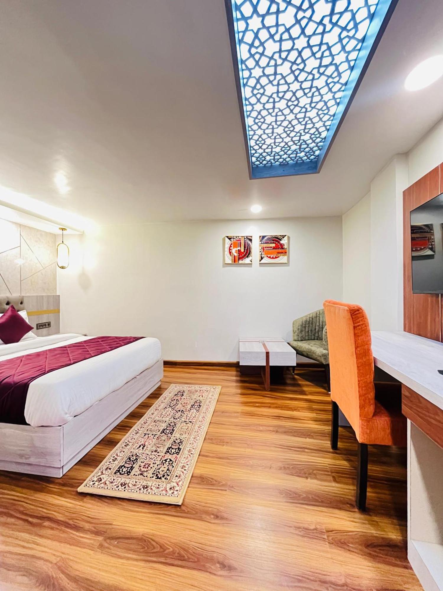Luxury Stay At Hotel Broadway Boutique Mall Road Chowrasta Near Mahakal Temple Дарджилинг Екстериор снимка
