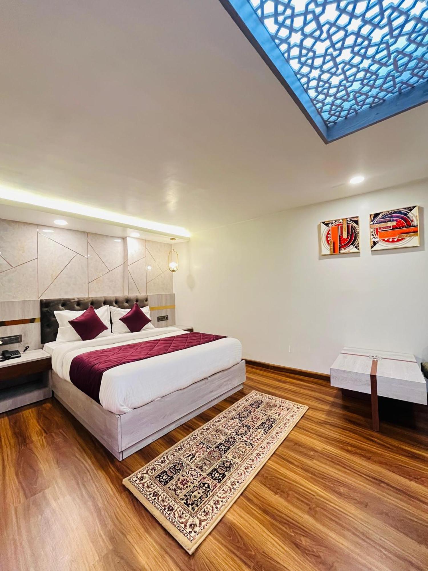 Luxury Stay At Hotel Broadway Boutique Mall Road Chowrasta Near Mahakal Temple Дарджилинг Екстериор снимка