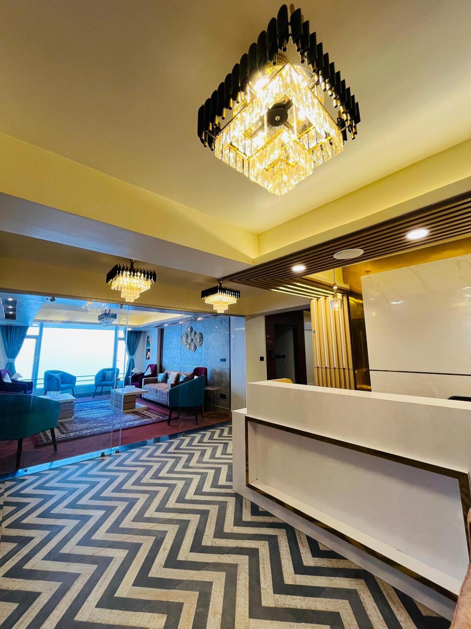 Luxury Stay At Hotel Broadway Boutique Mall Road Chowrasta Near Mahakal Temple Дарджилинг Екстериор снимка