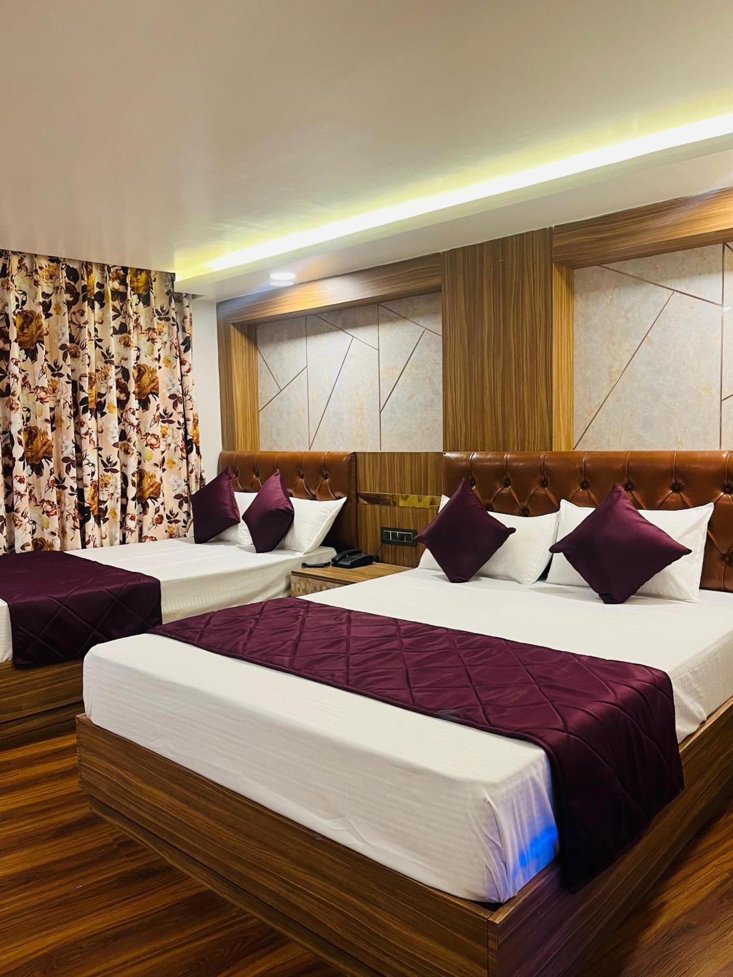 Luxury Stay At Hotel Broadway Boutique Mall Road Chowrasta Near Mahakal Temple Дарджилинг Екстериор снимка