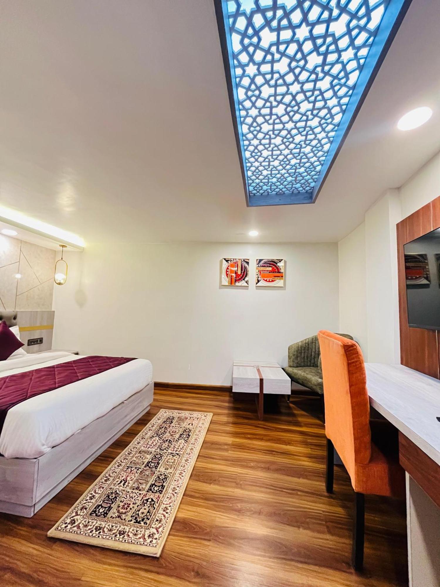 Luxury Stay At Hotel Broadway Boutique Mall Road Chowrasta Near Mahakal Temple Дарджилинг Екстериор снимка