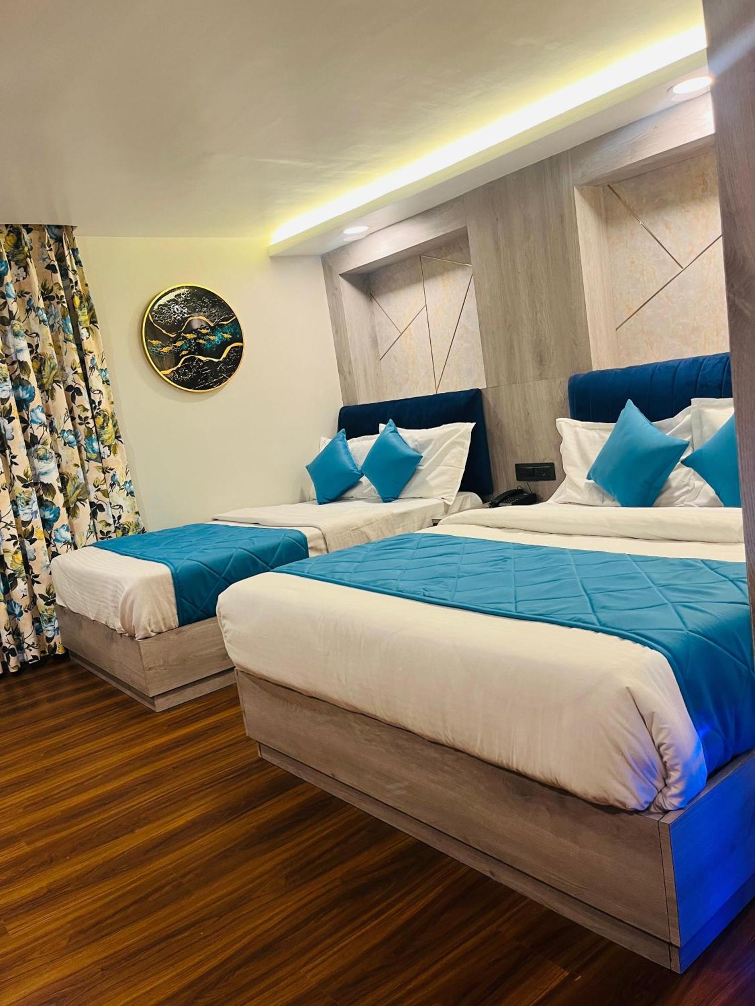 Luxury Stay At Hotel Broadway Boutique Mall Road Chowrasta Near Mahakal Temple Дарджилинг Екстериор снимка