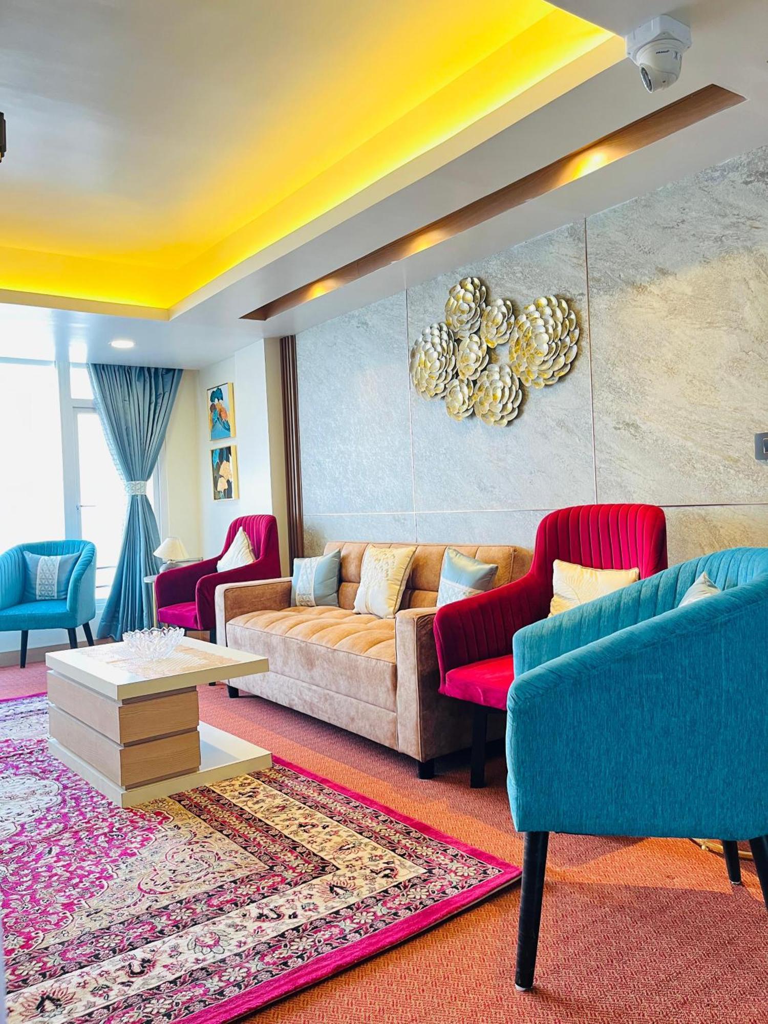 Luxury Stay At Hotel Broadway Boutique Mall Road Chowrasta Near Mahakal Temple Дарджилинг Екстериор снимка