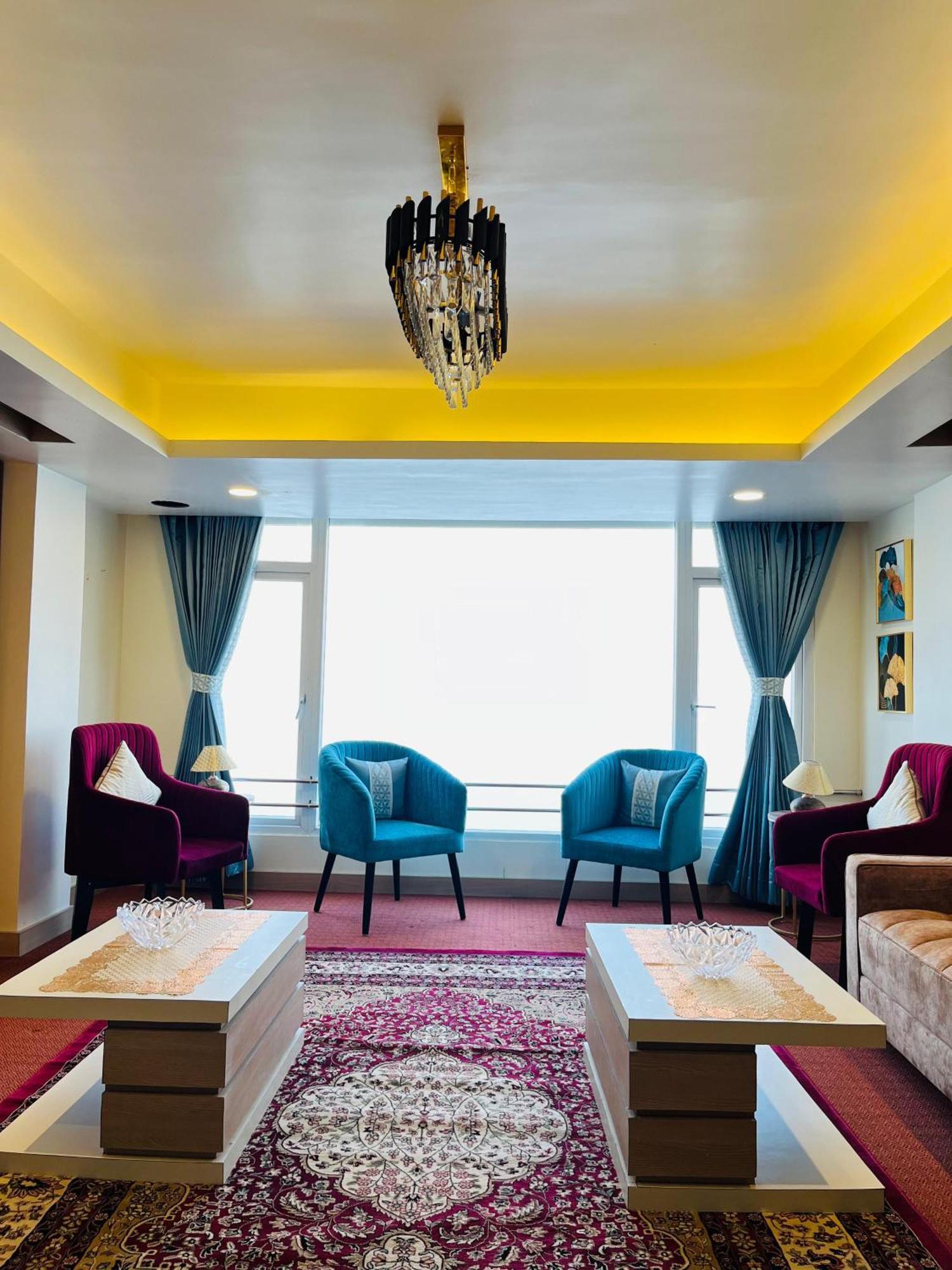 Luxury Stay At Hotel Broadway Boutique Mall Road Chowrasta Near Mahakal Temple Дарджилинг Екстериор снимка