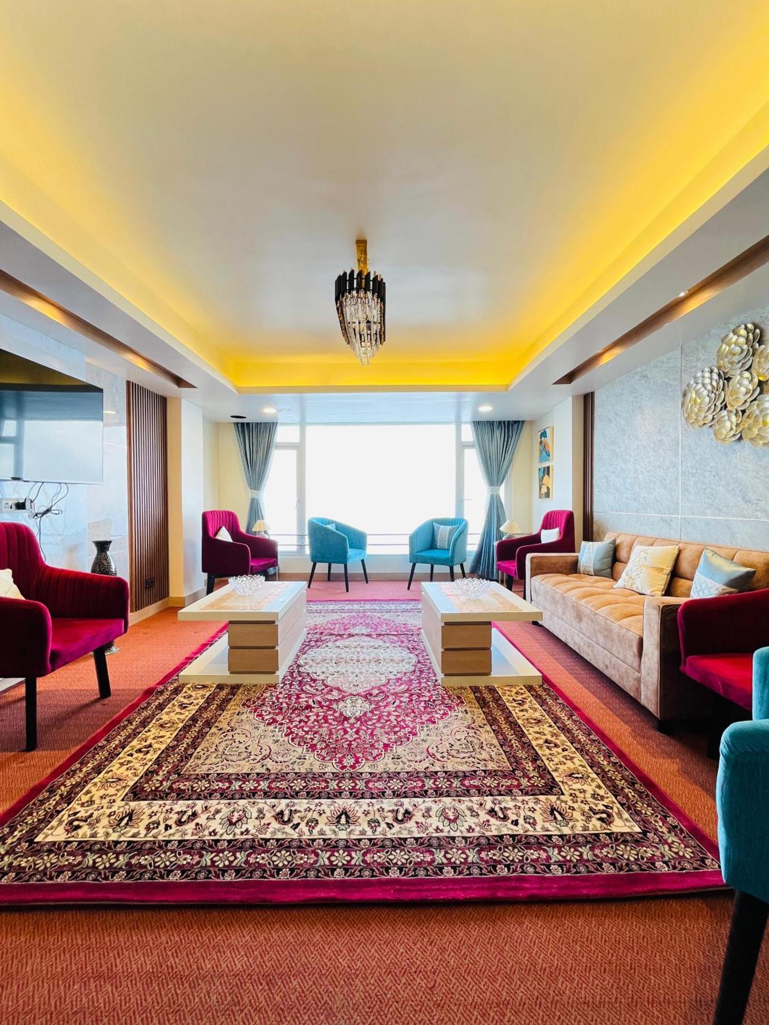 Luxury Stay At Hotel Broadway Boutique Mall Road Chowrasta Near Mahakal Temple Дарджилинг Екстериор снимка