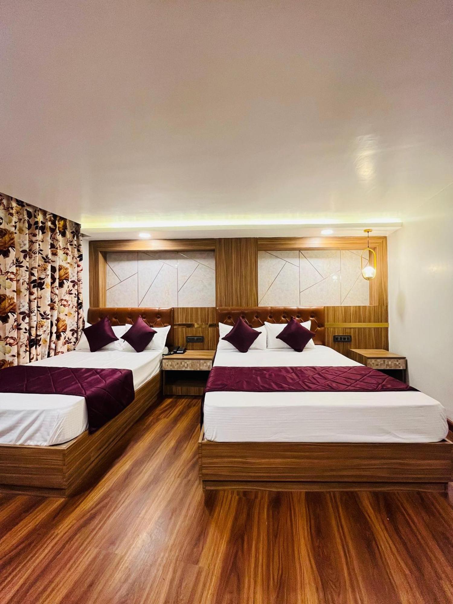Luxury Stay At Hotel Broadway Boutique Mall Road Chowrasta Near Mahakal Temple Дарджилинг Екстериор снимка