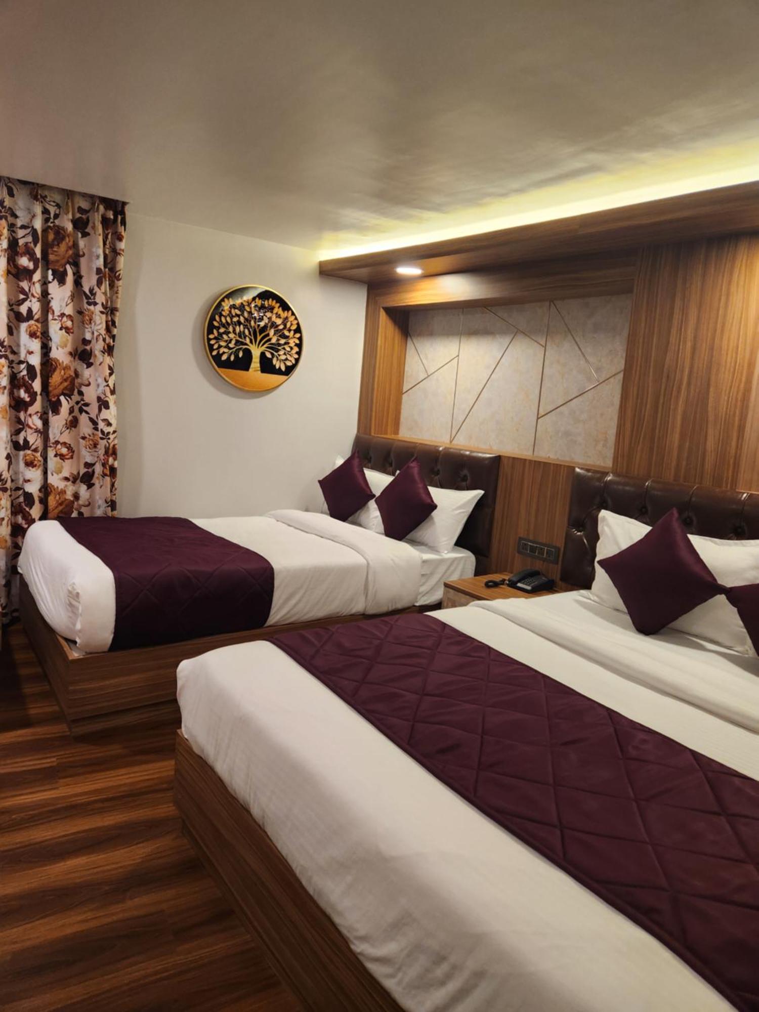 Luxury Stay At Hotel Broadway Boutique Mall Road Chowrasta Near Mahakal Temple Дарджилинг Екстериор снимка