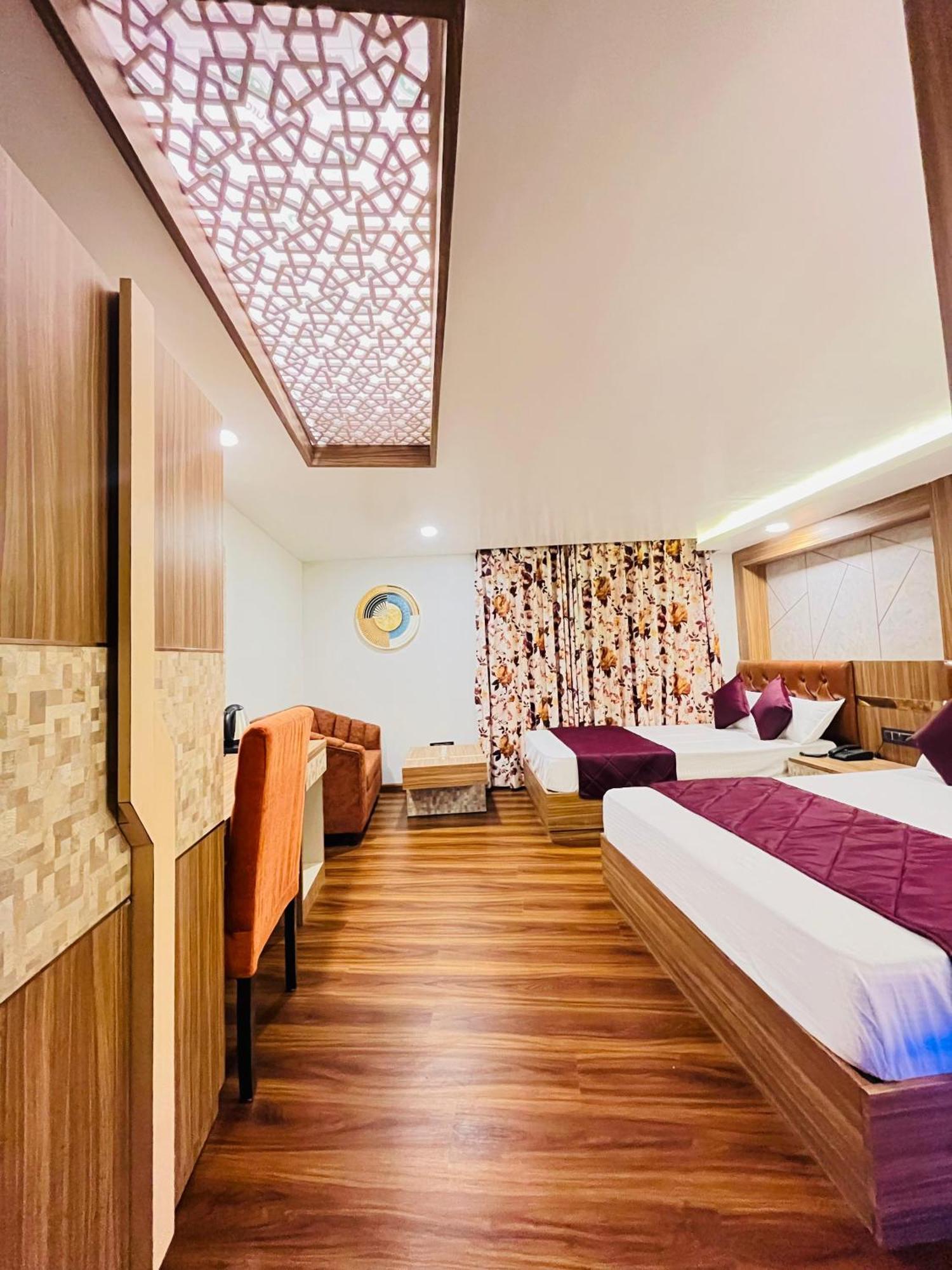 Luxury Stay At Hotel Broadway Boutique Mall Road Chowrasta Near Mahakal Temple Дарджилинг Екстериор снимка