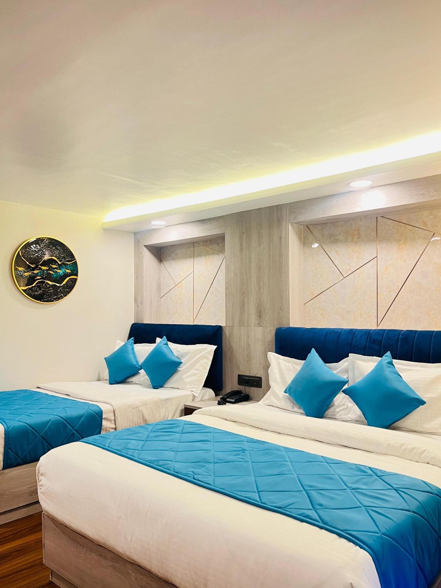 Luxury Stay At Hotel Broadway Boutique Mall Road Chowrasta Near Mahakal Temple Дарджилинг Екстериор снимка