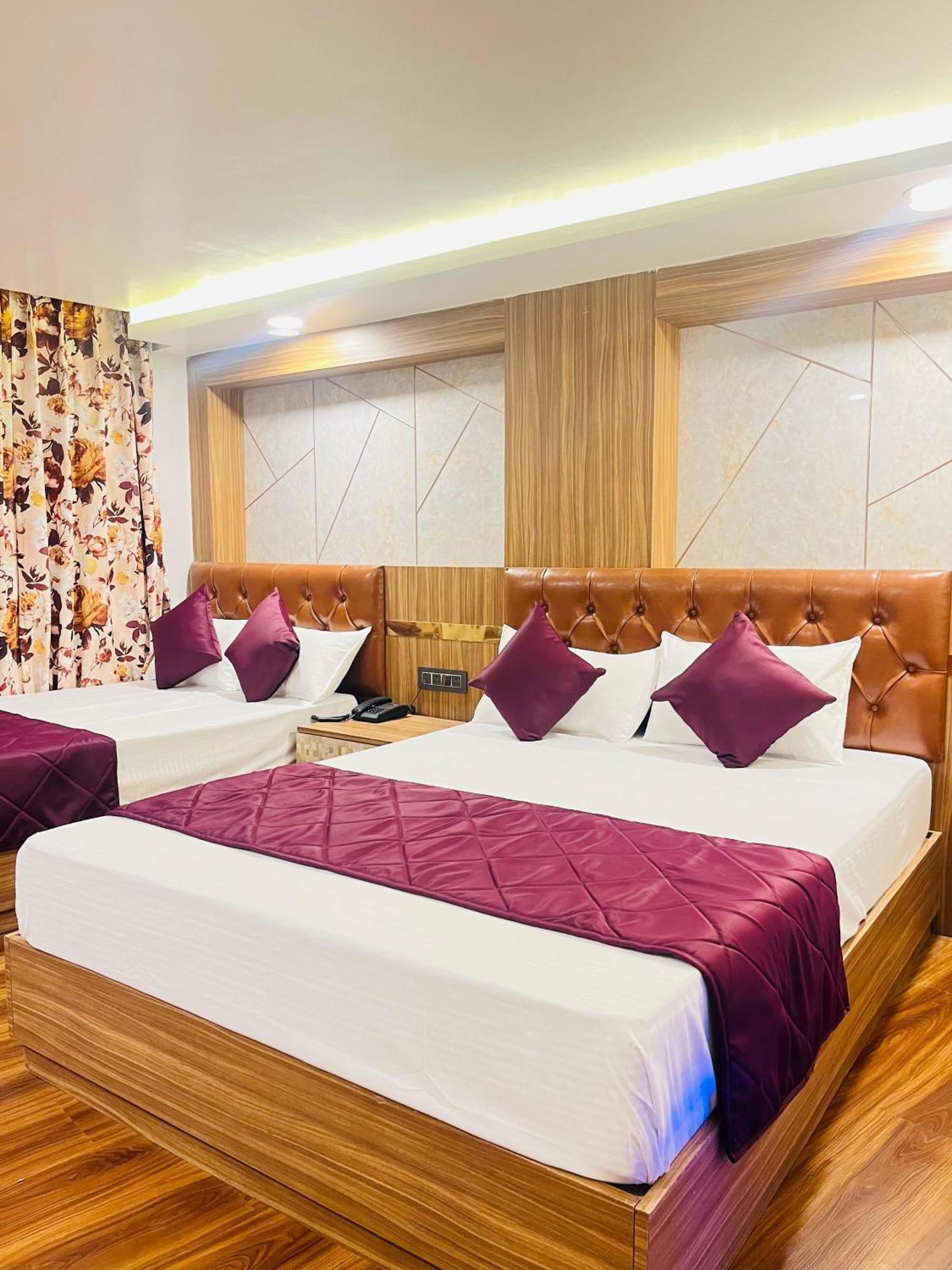 Luxury Stay At Hotel Broadway Boutique Mall Road Chowrasta Near Mahakal Temple Дарджилинг Екстериор снимка