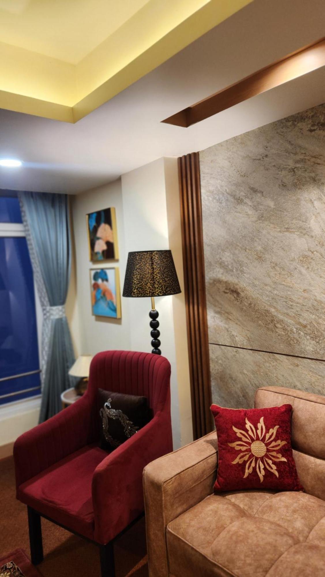 Luxury Stay At Hotel Broadway Boutique Mall Road Chowrasta Near Mahakal Temple Дарджилинг Екстериор снимка