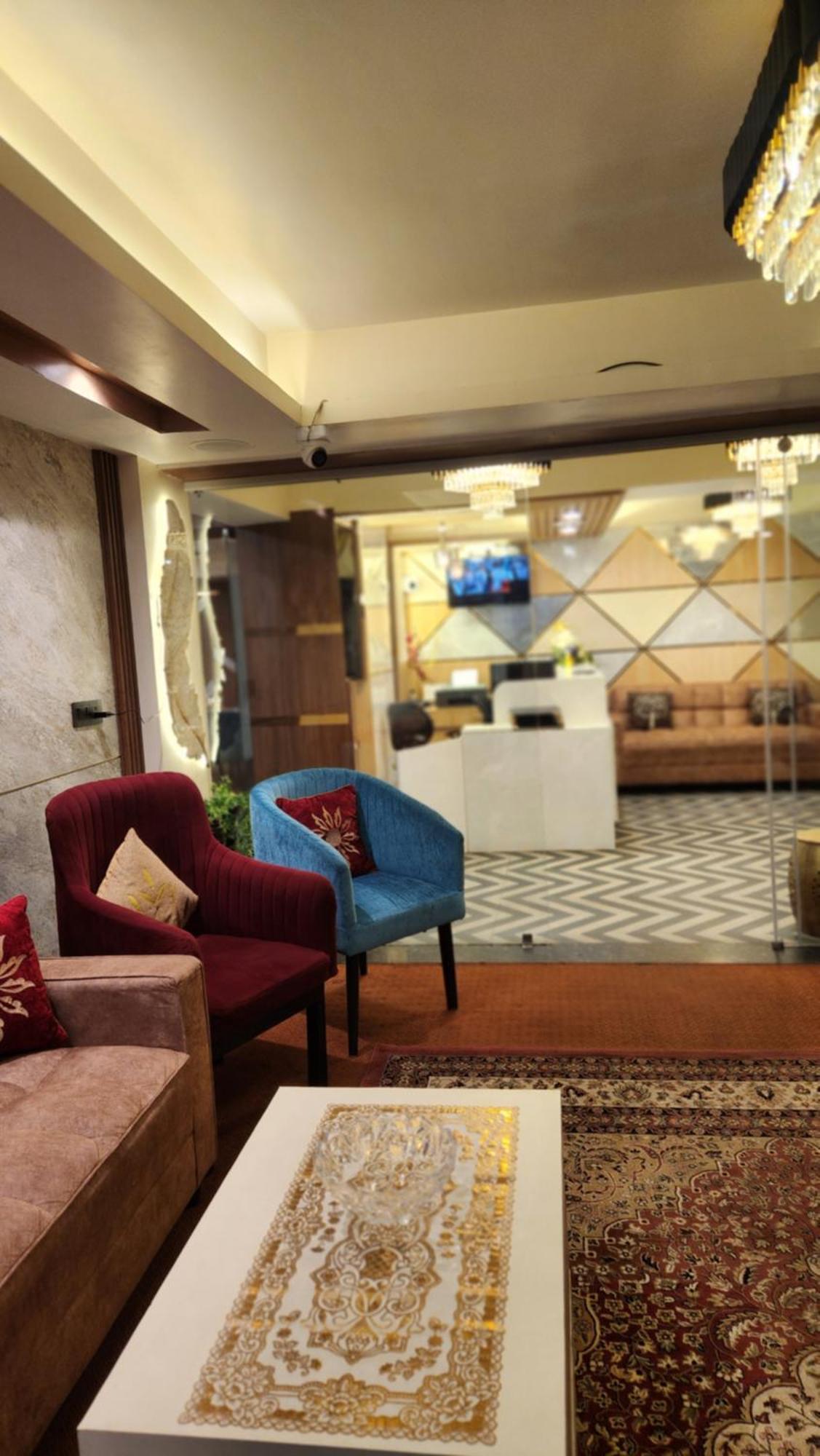 Luxury Stay At Hotel Broadway Boutique Mall Road Chowrasta Near Mahakal Temple Дарджилинг Екстериор снимка